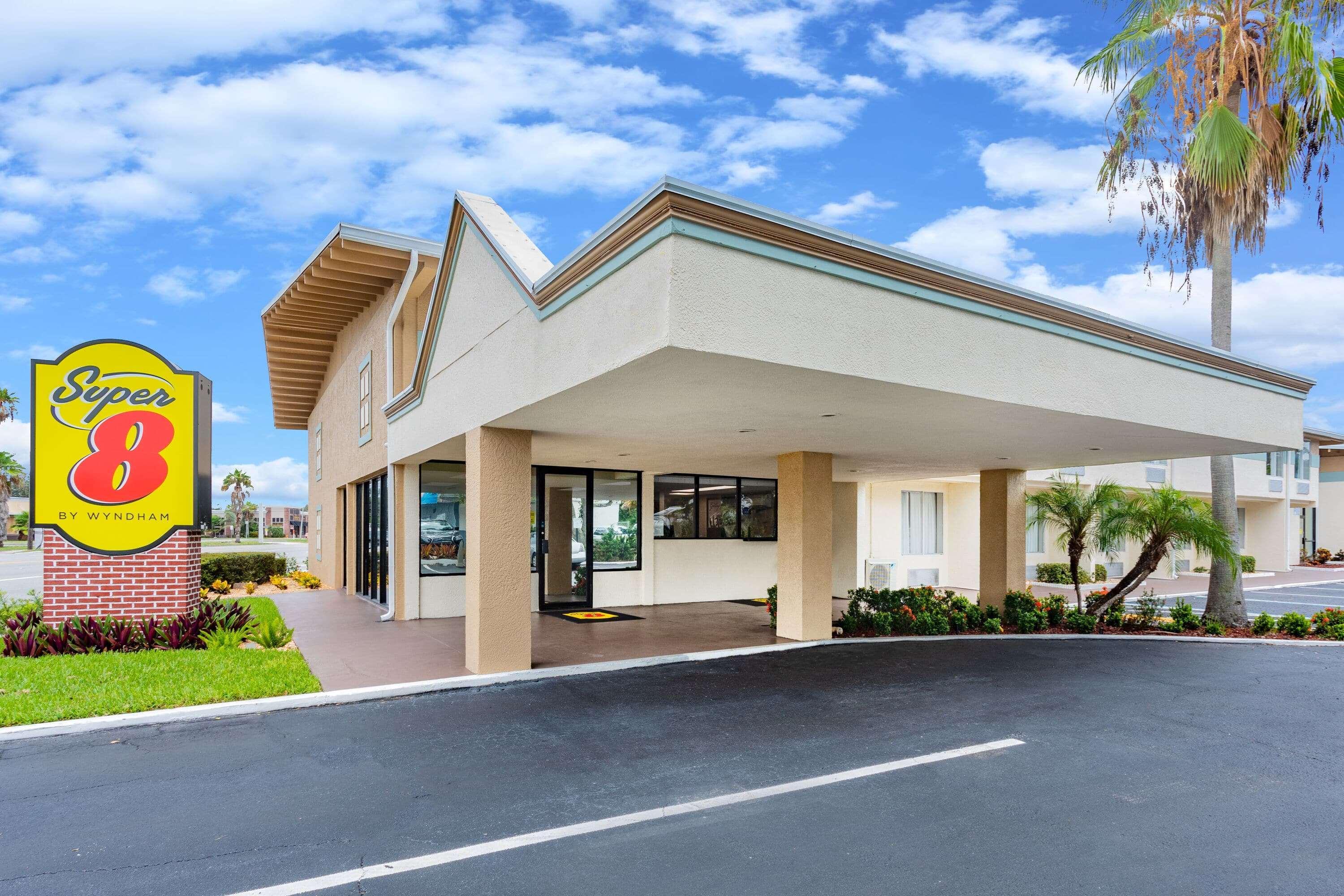 Super 8 By Wyndham Melbourne Motel Exterior photo